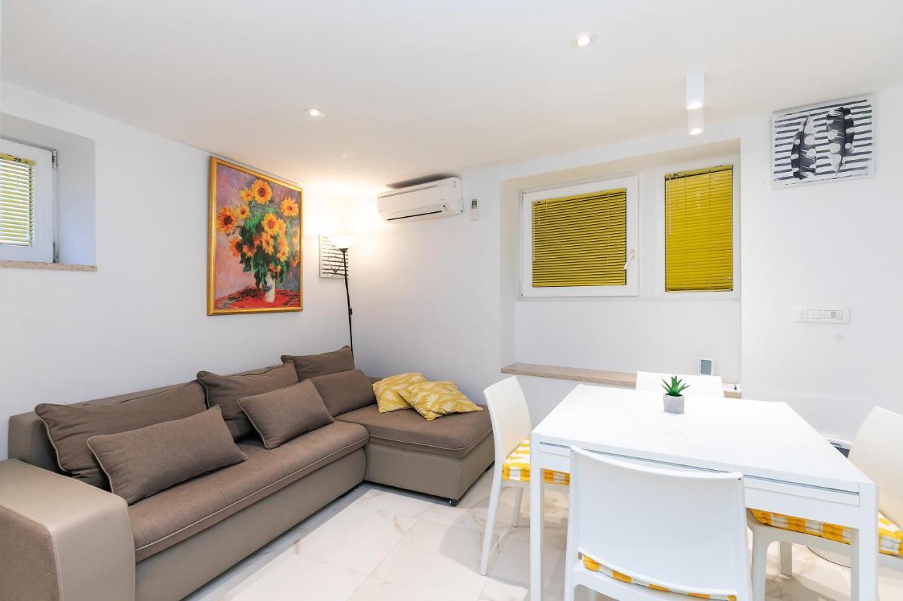 רוביני Apartment In The Heart Of Carera Street מראה חיצוני תמונה